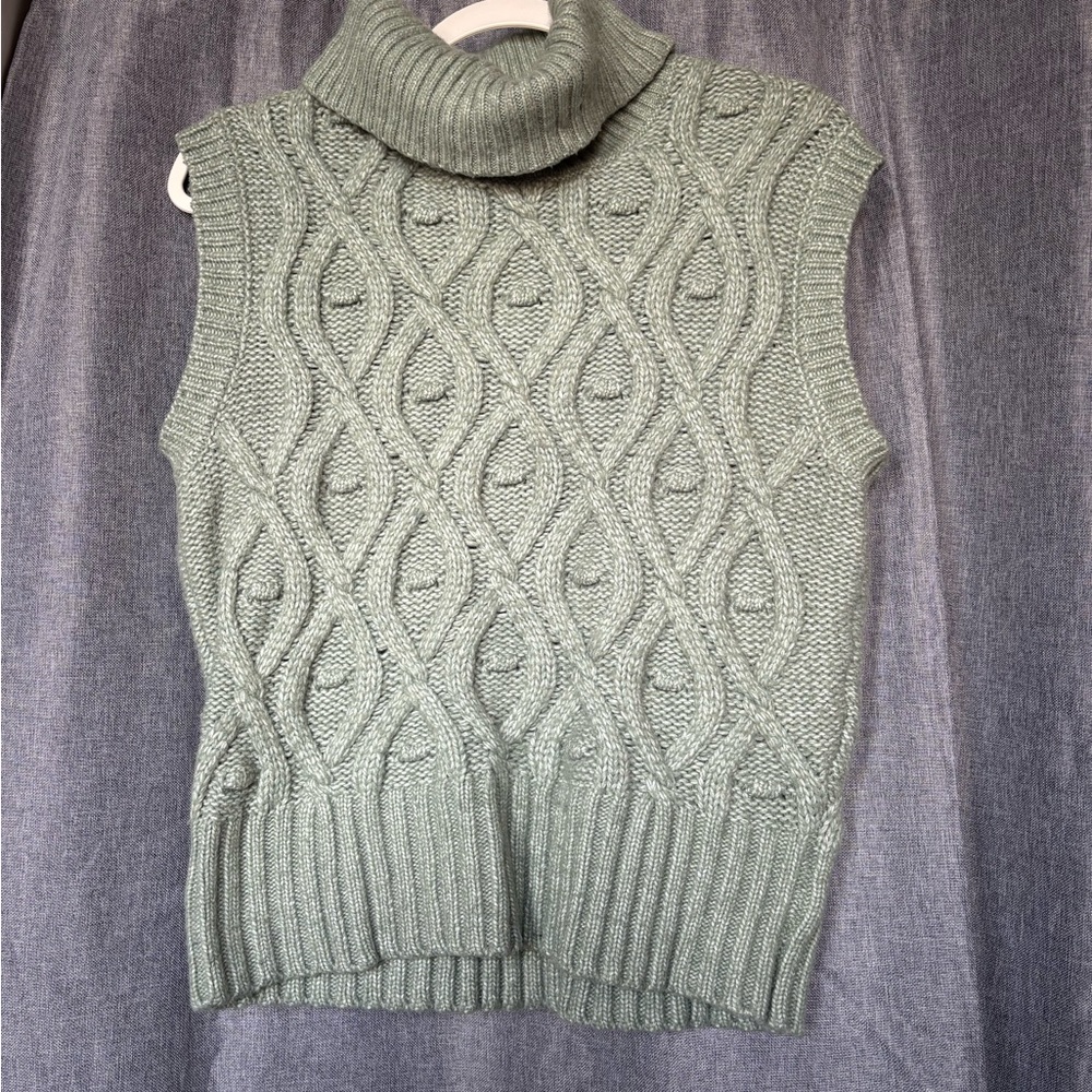 Cable Knit Sleeveless Turtleneck Sweater